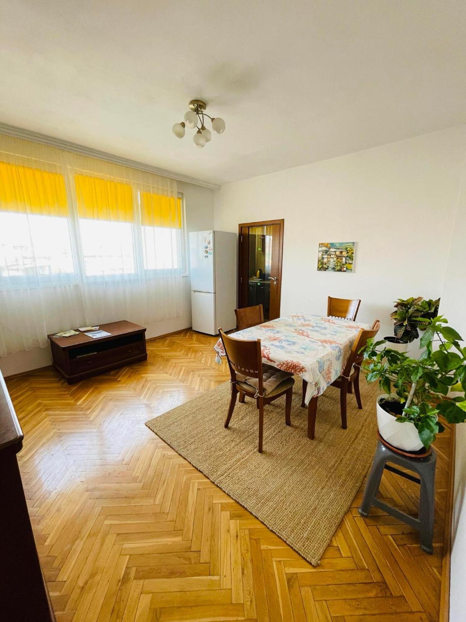 Sunny Cozy Flat In The Centre, Close To Beach, 4 Rooms, 105Sqm 瓦爾納 外观 照片